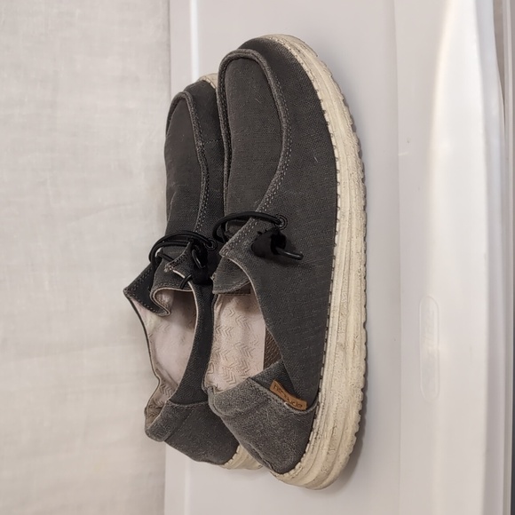 Hey Dude Wendy Gray Canvas Slip-On Size 8 - Picture 2 of 6